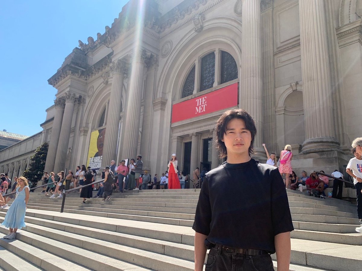 modelpress's tweet photo. 山崎賢人、“日本人初”
「The Best from the East Award」受賞

▫️ニューヨークの授賞式で堂々英語スピーチ
▫️前日には観光地巡りも✈

🔻写真・記事詳細はこちら
https://t.co/rkEizwPskg

#山﨑賢人 #キングダム #忘れられない戦いが始まる @kingdomthemovie https://t.co/8MP8ysEMOV