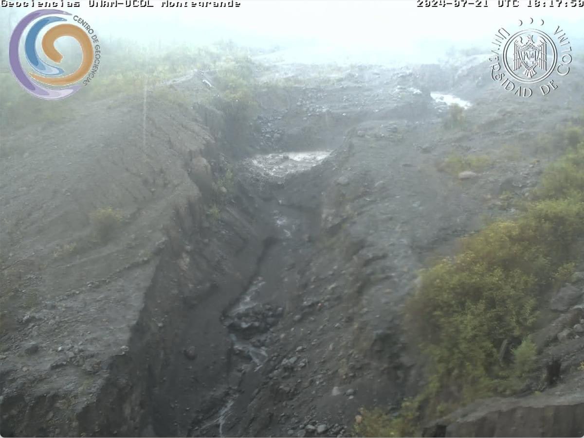 CUEV_UdeC's tweet photo. El día de hoy a las 12:17:50 (hora 18:17:50 UTC) se observó el descenso de un lahar moderado por la barranca de Montegrande en el estado de Colima. Hay que recordar que los lahares son flujos compuestos por agua, sedimentos y escombros (bloques, arboles, etc) que bajan por las https://t.co/KCrQtNkjxF
