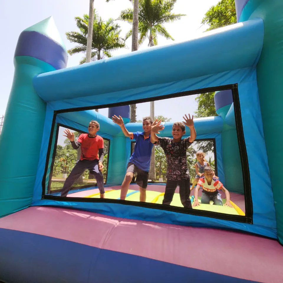 El Gobierno Bolivariano regaló sonrisas, alegría y diversión a cerca de 200 niños y niñas de Cumanacoa, con una variedad de actividades recreativas, castillos inflables, trampolines y otras atracciones culturales en la Aldea Universitaria "Eduardo Candiles".

#VenezuelaEsCalidad