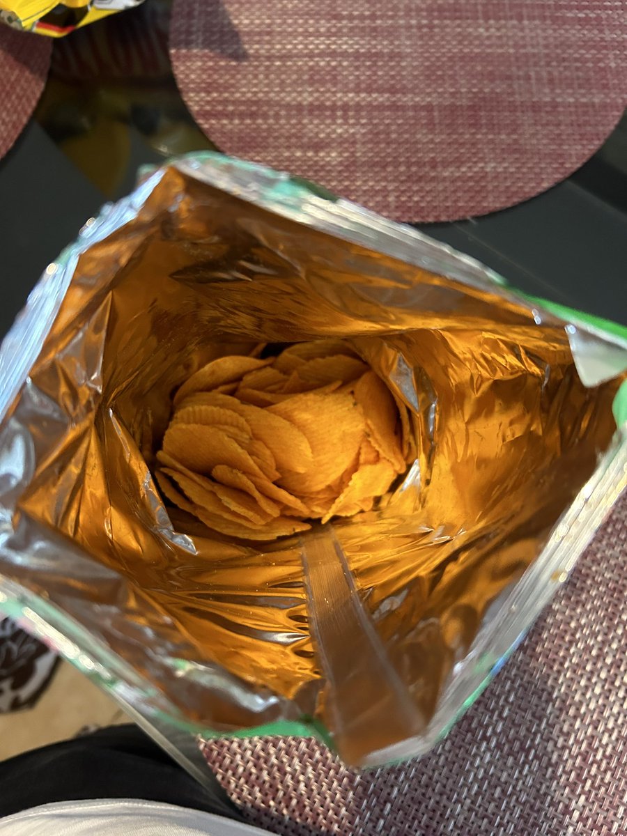 danizeag's tweet photo. @Papas_Sabritas  es en serio??? Subes el precio de tus productos pero compramos esta miseria??? Que mugrero
Es una bolsa grande y es ridicula la cantidad https://t.co/fpf83WP8xr