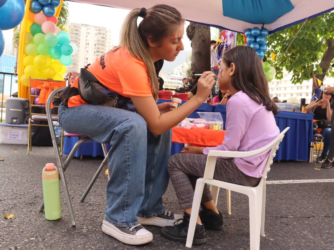 baer_ve's tweet photo. #EnFotos | Así transcurrió l la Gran Toma Deportiva Con Maduro + Deporte, donde los más pequeños de la casa, junto a sus familiares disfrutaron de una gran variedad de actividades recreativas y de esparcimiento este #21Jul #VenezuelaEsCalidad https://t.co/WVzyh2VWCt