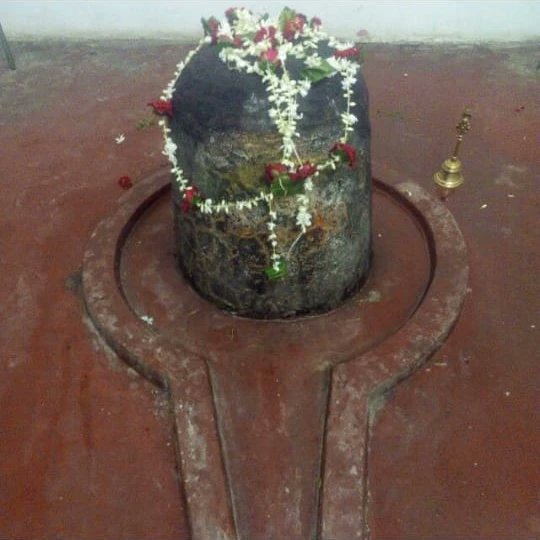 TraditionalVar1's tweet image. कहीं तुलसीदास जी तो कही अघोर संम्प्रदाय, कही कबीरदास जी तो कहीं भगवान #बुद्ध को तो कहीं शिवलिंग को अपना गुरु मानने वालों ने पूरे #काशी में बड़े धूमधाम से #गुरुपूर्णिमा मनाई।
भदैनी स्थित #व्यास मंदिर में उनके गुरु पाराशर महादेव जी के साथ पूजन हुआ।
#गुरुपुर्णिमा की हार्दिक बधाई