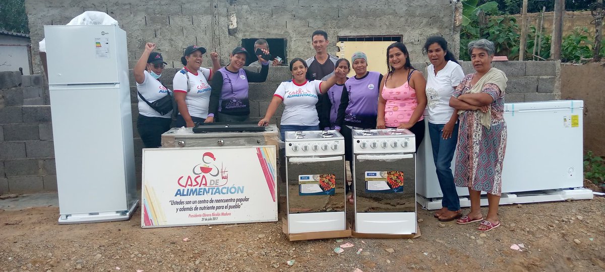 #SepaQue || Más de 9 mil 400 platos calientes se distribuyen diariamente desde las 19 casas de alimentación activas en el municipio Montes. 

#VenezuelaEsCalidad