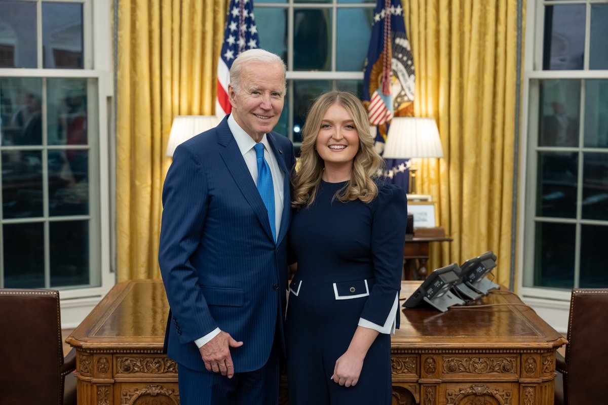 Becca Brubaker (@itsmebecca) on Twitter photo 🧵: Something a lot of folks don’t know about <a href="/JoeBiden/">Joe Biden</a> is that he read mail from everyday Americans throughout every week of his presidency. I was responsible for sourcing a lot of those letters and settling up amplification streams with my phenomenal team in OPC (<a href="/DearPOTUS46/">WH Office of Presidential Correspondence Archived</a>). 🧵: Something a lot of folks don’t know about <a href="/JoeBiden/">Joe Biden</a> is that he read mail from everyday Americans throughout every week of his presidency. I was responsible for sourcing a lot of those letters and settling up amplification streams with my phenomenal team in OPC (<a href="/DearPOTUS46/">WH Office of Presidential Correspondence Archived</a>).