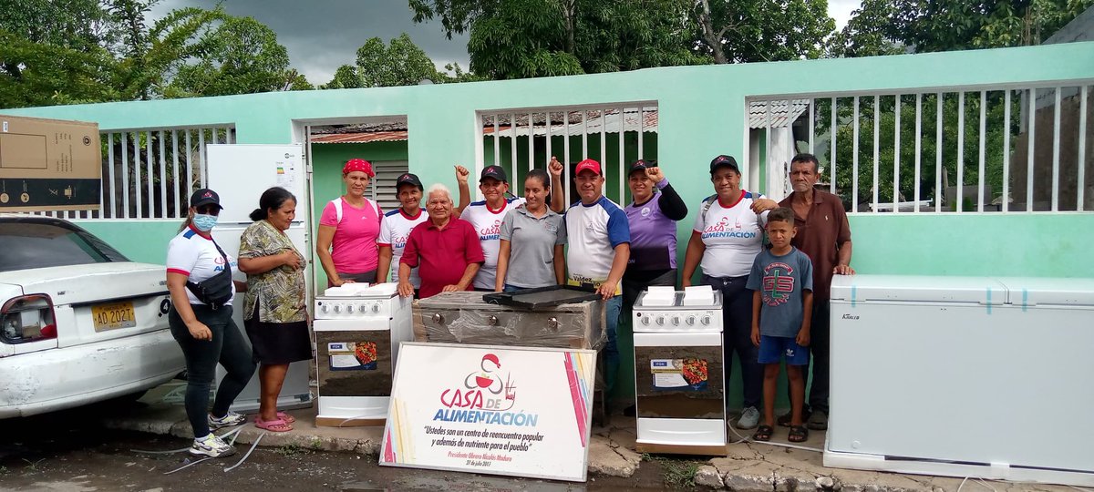 Desde el inicio de la operación #CumanacoaRenace se han servido más de 216 mil platos de comidas calientes en las casas de alimentación del municipio Montes. El Gobierno Bolivariano sigue comprometido con el bienestar de la población y garantizando la seguridad alimentaria.