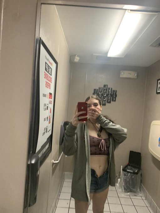 whose active? new vid in a gas station bathroom 😫 nsfwtwt sellingcontent buyingcontent https://t.co/<a href="/tag/realloyalfans"class="tags"><span>#realloyalfans</span></a>