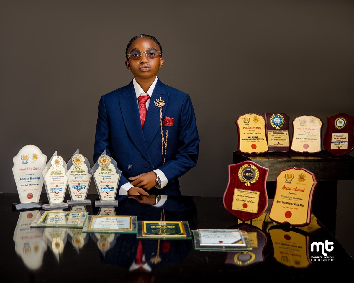 yabaleftonline's tweet photo. 19 year old Tolulope Ekundayo graduates with a First Class in Accounting from Adeleke University. https://t.co/980dnZPYyX