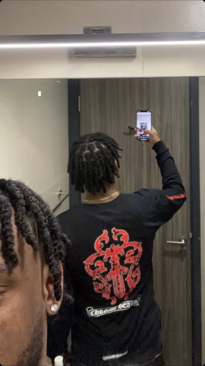 saint 🚀☄️💫⛷💔🕺🏿🐍 tweet media