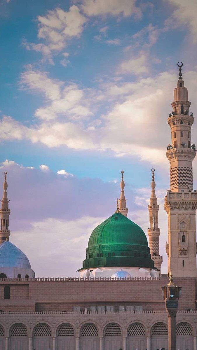 Kalameraza's tweet photo. Farishtay Jis Kay Zaa'ir Hain Madinay Main Woh Turbat Hay

Yeh Woh Turbat Hay Ji Ko `Arsh e A`zam Par Fazeelat Hay!

Kalaam E TajAlShariah💚 https://t.co/3ydxqcll2o