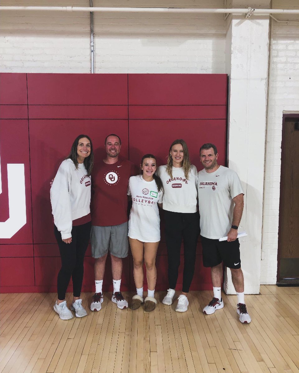 avaperrin11's tweet photo. Thank you so much @OU_Volleyball for inviting me to your collage prospect camp I had so much fun and learned so much! Boomer sooner https://t.co/a6Z3yWDSEJ