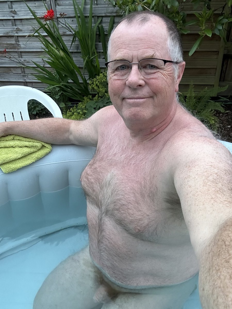 Not had the hot tub up for three years. Glad to see it’s still working fine and lovely to be in it again.