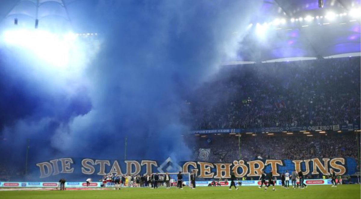 SportEnFranceRR's tweet photo. Feier nach dem Spiel! 

 #rammelhsv https://t.co/do7GiZlObC