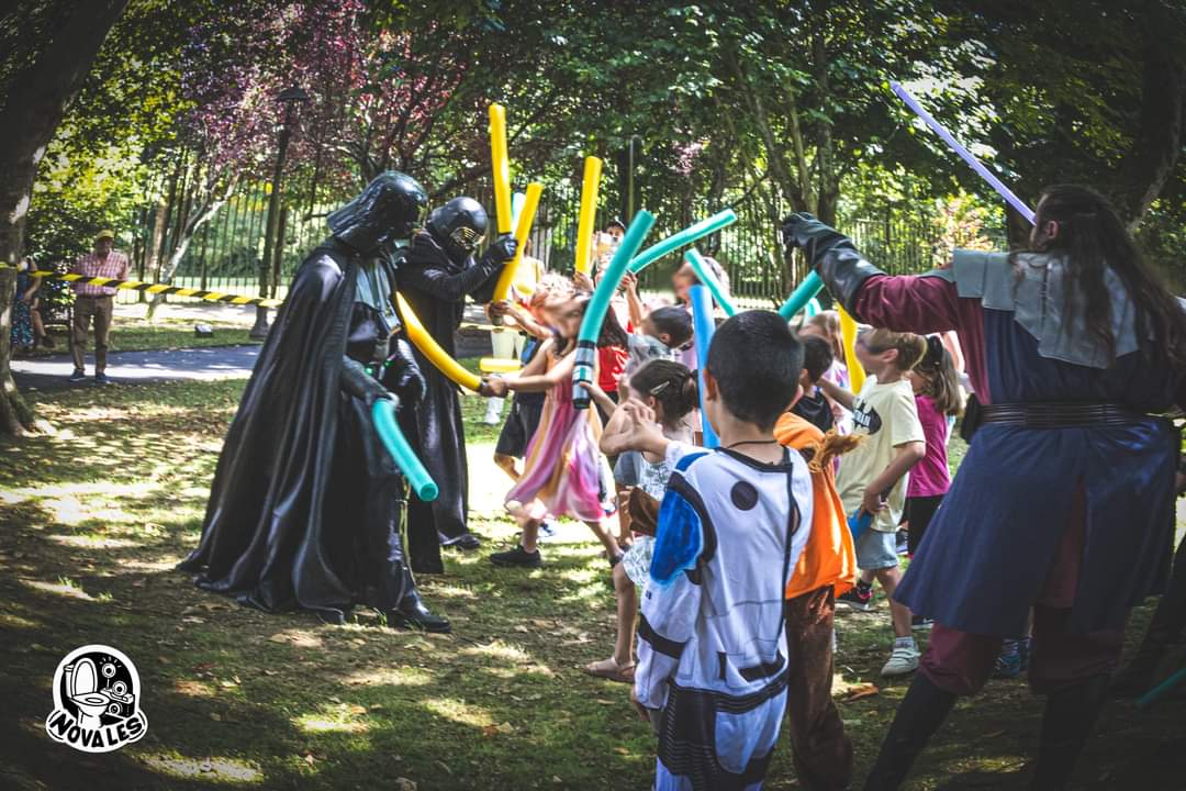 Orden66Asturias's tweet photo. Aprovechamos para darle las gracias a Jorge Novales por estas fotos tan geniales de la academia Jedi. Disfrutamos tanto o más que los pequeños Padawan. 
#orden66asturias
#celsius232
#aviles
#starwars
#padawan 
#OneWorldOneOrder66
#cosplay
#academiajedi
#maytheforcebewithyou https://t.co/ODZTHjTn5T