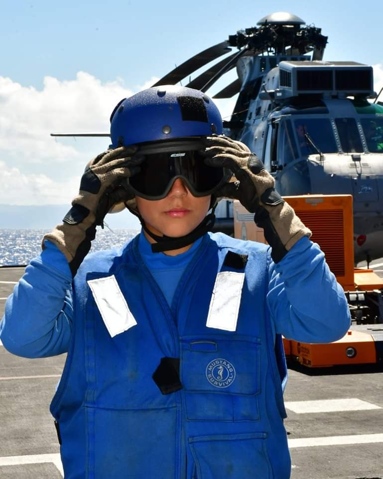 naval_peru's tweet photo. Poniendo en práctica el alto nivel de capacitación, educación e instrucción recibidos en  el CITEN, los Oficiales de Mar de la promoción 2024 que integran la dotación del #BAPPisco, con orgullo y responsabilidad han iniciado sus carreras participando en el ejercicio #RIMPAC2024. https://t.co/xjMpUgZ10H
