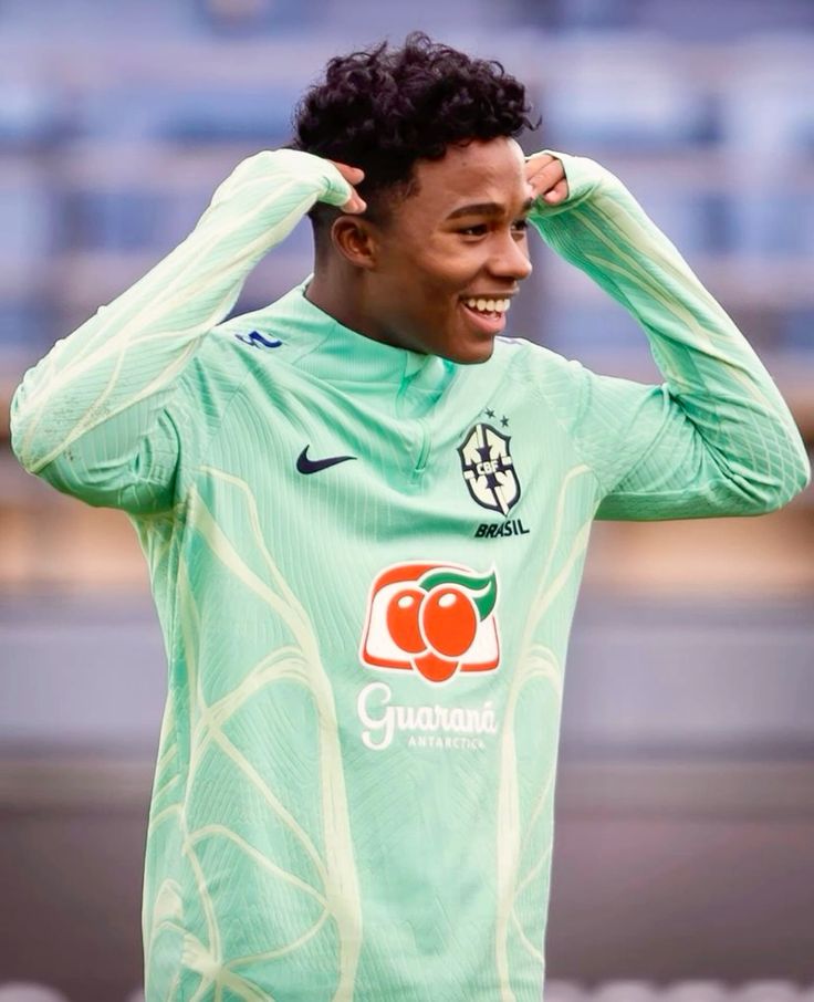 theMadridZone's tweet photo. 🗣️Endrick: "Psychologists? My psychologist is God. I don't need to open my heart to anyone else. I have God in my life, and I don't need to vent to someone else who doesn't even know my parents, who doesn't even know me. So I just have to talk to God, and I have to pray." https://t.co/3DRhLoJC0J
