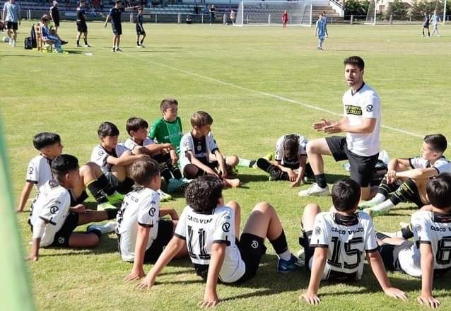 CDCascoViejo's tweet photo. 🗣⚽️ 𝗔𝗟𝗩𝗔𝗥𝗢 𝗗𝗨𝗟𝗔𝗡𝗧𝗢 𝗡𝗨𝗘𝗩𝗢 𝗘𝗡𝗧𝗥𝗘𝗡𝗔𝗗𝗢𝗥 𝗗𝗘𝗟 𝗘𝗤𝗨𝗜𝗣𝗢 𝗜𝗡𝗙𝗔𝗡𝗧𝗜𝗟 𝗗𝗘 𝗟𝗔 𝗣𝗥𝗜𝗠𝗘𝗥𝗔 𝗣𝗥𝗢𝗩𝗜𝗡𝗖𝗜𝗔𝗟
#CDCascoViejo https://t.co/3fpVsLhHGh