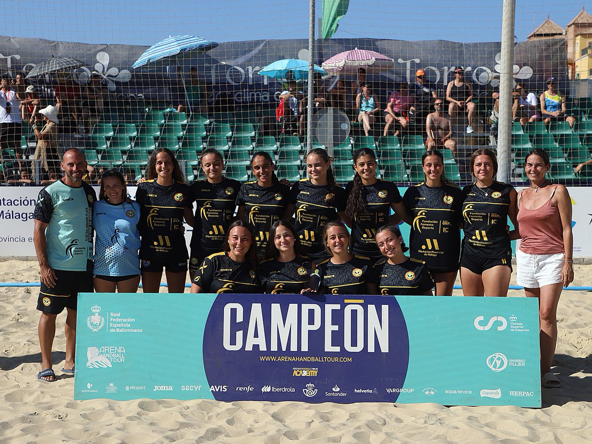 ArenaHandballT's tweet photo. 🏆 ¡Entrega de premios hoy en el #Arena1000 de Torrox!

📌 Juvenil Femenino
🥇 @cbmpciudemalaga
🥈 @BmPlayaRoquetas

📌 Juvenil Masculino
🥇 @MaravillasBm
🥈 @BMMontequinto

✅ @Ayto_Torrox | @diputacionMLG | @AndaluciaJunta

#BalonmanoPlaya https://t.co/3p5q8WmQnS