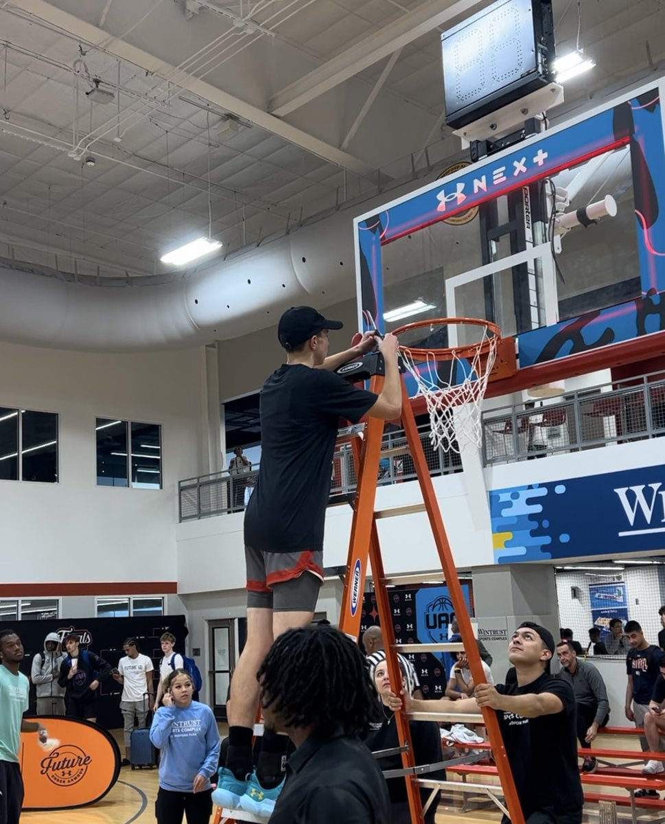 GVHoops's tweet photo. @UANextBHoops Finals Champions!! This group has been the ultimate TEAM all summer long. So proud of all of them. On to Rock Hill for the @USABYouth Club Championships 
@KCRunGMC 
@EliHerbert2 https://t.co/H3ku9bAdsR