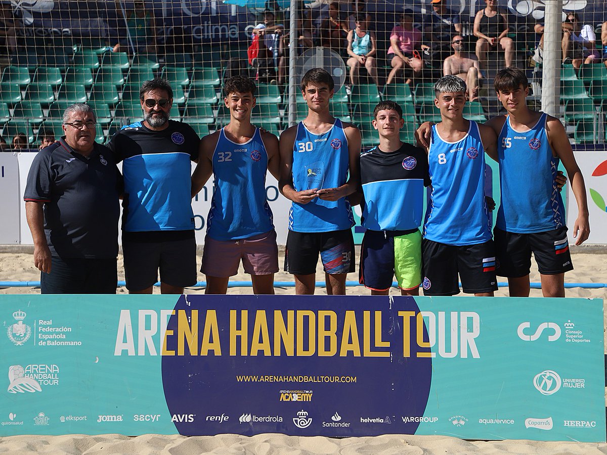 🏆 ¡Entrega de premios hoy en el #Arena1000 de Torrox!

📌 Juvenil Femenino
🥇 <a href="/cbmpciudemalaga/">Fundación Fomento Deporte CBMP Ciudad de Málaga</a>
🥈 @BmPlayaRoquetas

📌 Juvenil Masculino
🥇 <a href="/MaravillasBm/">BM Maravillas Benalmádena</a>
🥈 <a href="/BMMontequinto/">Helvetia Montequinto</a>

✅ <a href="/Ayto_Torrox/">Ayuntamiento Torrox</a> | <a href="/diputacionMLG/">Diputación de Málaga</a> | <a href="/AndaluciaJunta/">Junta de Andalucía</a>

#BalonmanoPlaya