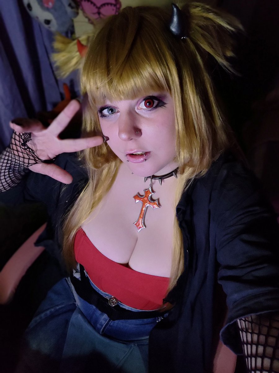 Icon vs User 
Hopping on this trend since I recently debuted as my irl self🖤