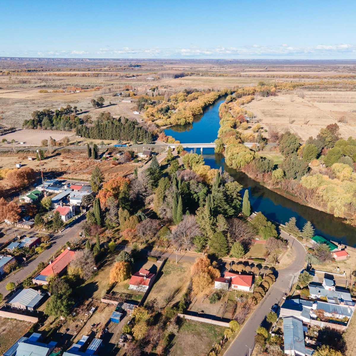 ATENCIÓN ✋🏽 este hilo es para guardar 💥 
Recorrido por una de las provincias MÁS LINDAS de Argentina. 
Bienvenidos/as a RÍO NEGRO 🍎🤍