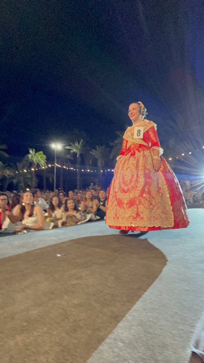 FallaPlazaJesus's tweet image. El divendres passat va tindre lloc la preselecció del nostre sector en la qual Ana i Irene van brillar com mai i van representar a FPJ de la millor manera possible. ❤️Gràcies per tot xiques 🍀🔥
#jesus #mercat #preseleccio #palau #ffmm