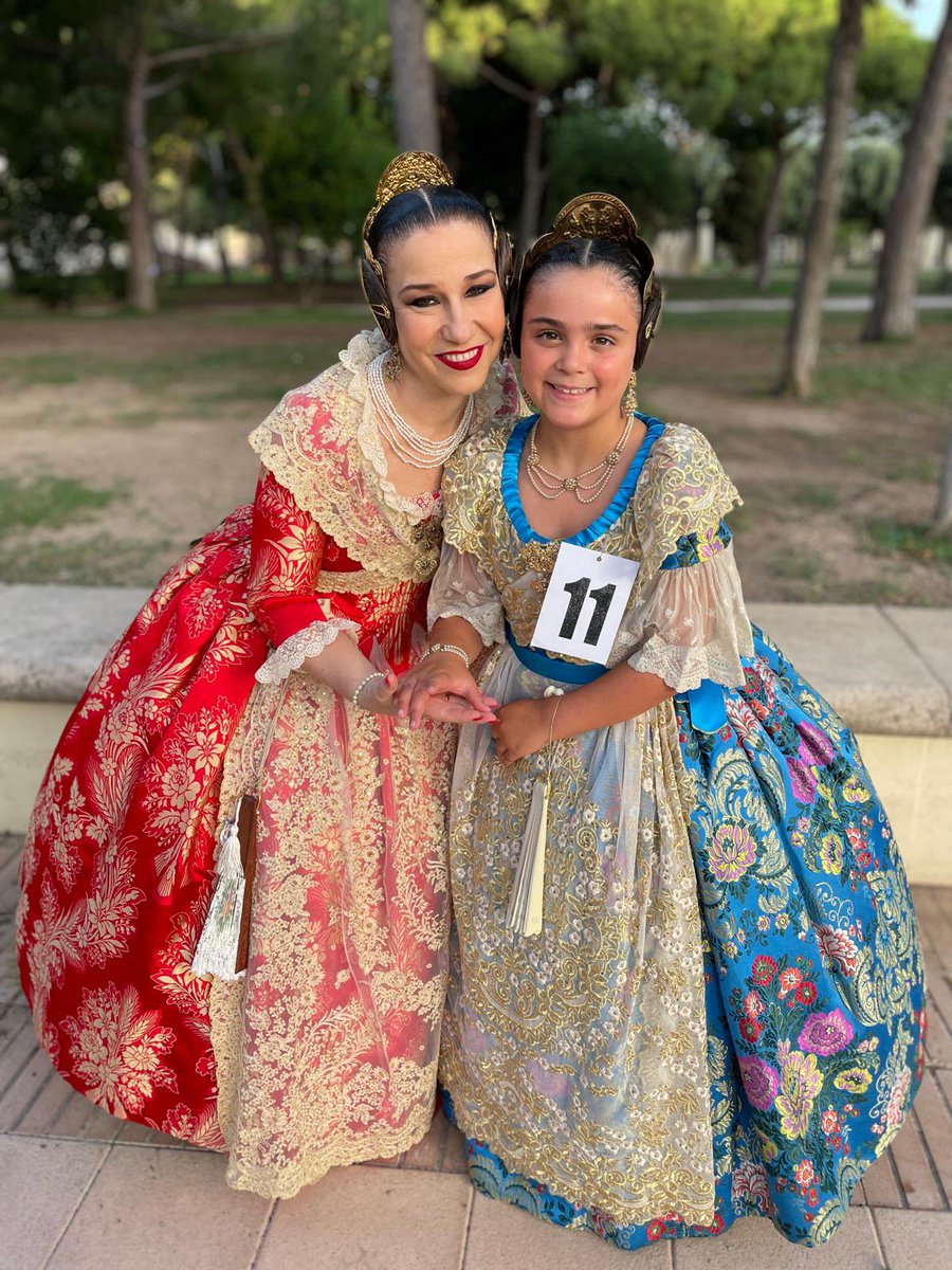 FallaPlazaJesus's tweet image. El divendres passat va tindre lloc la preselecció del nostre sector en la qual Ana i Irene van brillar com mai i van representar a FPJ de la millor manera possible. ❤️Gràcies per tot xiques 🍀🔥
#jesus #mercat #preseleccio #palau #ffmm