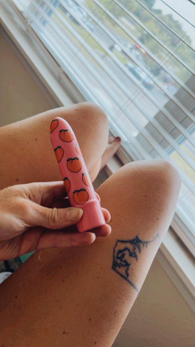 ros18140's tweet photo. Let’s play🍆🍑 https://t.co/le5gmm4lZt