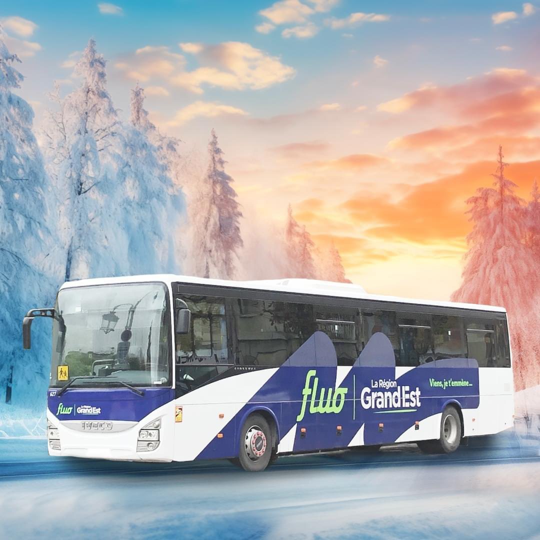 amd_rln's tweet photo. @_Valentin67_ @TI_Bischheim @fluograndest @TER__SNCF Les rames sortent enfin avec la nouvelle livrée #FluoGrandEst déjà appliquée sur les cars. En espérant que les AGC/ZGC la revêtissent aussi. https://t.co/QyVvlPmEWK