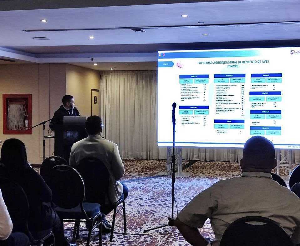 menryfernandezp's tweet photo. Estuve representando a la SUNAGRO en el “XI Congreso Nacional de Avicultura de Venezuela 2024”, donde explique las bondades del Sistema Integral de Control Agroalimentario (SICA).

La meta es clara “100% producción nacional con calidad para exportar”. 🇻🇪

#VenezuelaEsCalidad https://t.co/DdYvikjjOx