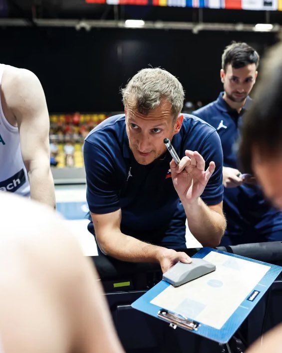 kzs_si's tweet photo. Slovenci do 20 let po izjemnem boju postali evropski podprvaki! ❤️‍🔥🔥

#kzs #fibau20 https://t.co/q6PVykNpjw