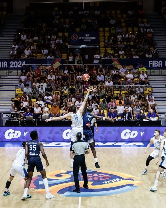 kzs_si's tweet photo. Slovenci do 20 let po izjemnem boju postali evropski podprvaki! ❤️‍🔥🔥

#kzs #fibau20 https://t.co/q6PVykNpjw