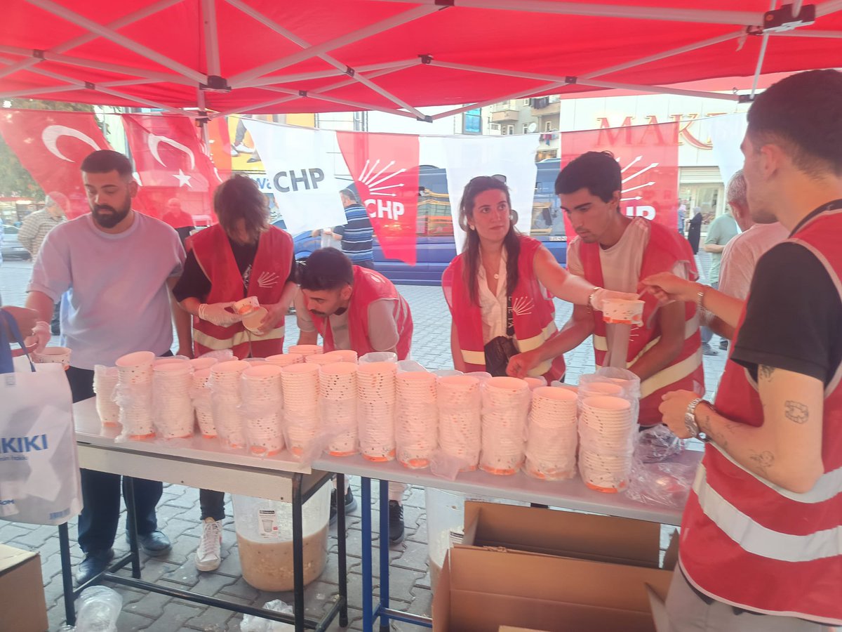 📍Karapürçek Mahallesi
Hüseyin Gazi Son Durakta vatandaşlarımıza aşüre dağıtımı gerçekleştirdik. Bizlere desteklerini esirgemeyen partilimiz Onur Kaçar’a teşekkür ederiz.
<a href="/TolgaTurgut_06/">Tolga Turgut</a> @gkhanurun7 <a href="/DrErkol/">Dr. Ümit Erkol</a>