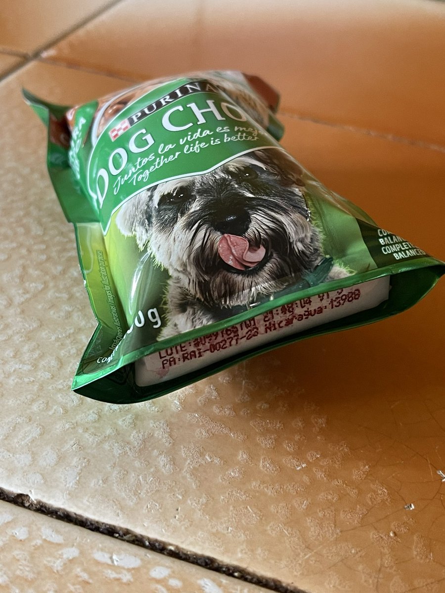 Edithsss30's tweet photo. @Purina_DogChow @PurinaMX @Purina Compré muchos sobres de su marca y hoy me encontré con este sobre así de inflado, nunca lo abrí, tiene buena fecha de caducidad y estaba bien almacenado. Me gustaría una solución ya que ponen en peligro la salud de nuestras mascotas. Gracias. https://t.co/sO0yEd3FU1