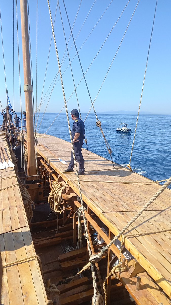 Roelkonijn's tweet image. WE ROWED THE OLYMPIAS!!