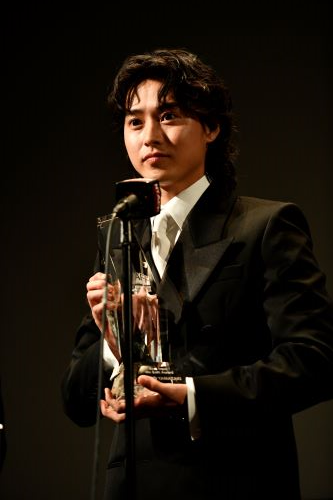 astage_ent's tweet photo. 【CINEMA】『キングダム 大将軍の帰還』🎬⚔️
山﨑賢人、ニューヨークアジアン映画祭で「The Best from the East Award」を日本人初受賞‼️🏆
喜びのコメントを熱く語る✨ ※他📸あり

▶️https://t.co/uCZQLjfNnN

#キングダム #大将軍の帰還 
#山﨑賢人 #ニューヨークアジアン映画祭 
@kingdomthemovie https://t.co/umwOkip076