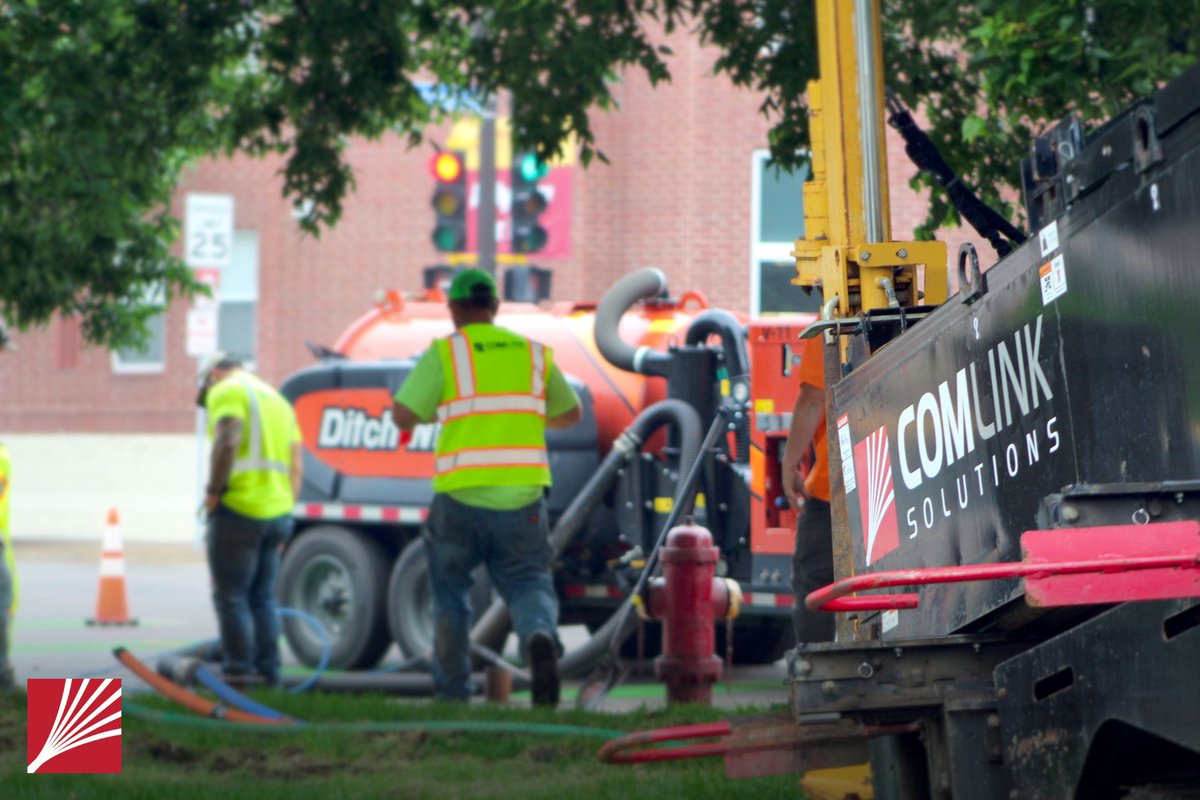 ComlinkSol's tweet photo. Comlink Solutions specializes in utility construction from rural areas to cities. Our experts use advanced equipment to install aerial and underground systems efficiently while minimizing disruptions. Learn more at the link in our bio. 

#DirectionalDrilling #UtilityConstruction https://t.co/hhRvIVz2ub