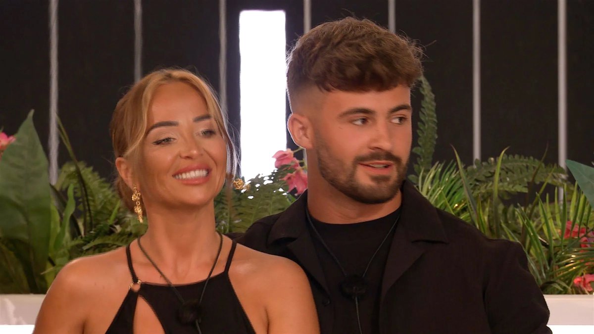 holdyourhurt's tweet photo. I think it’s time to admit these are our 3 finalist couples  #loveisland https://t.co/mZqjQxZhW9