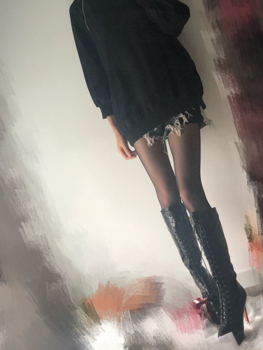 发个上古老图
有姐妹喜欢这样的靴子吗
#伪娘cd #伪娘丝袜