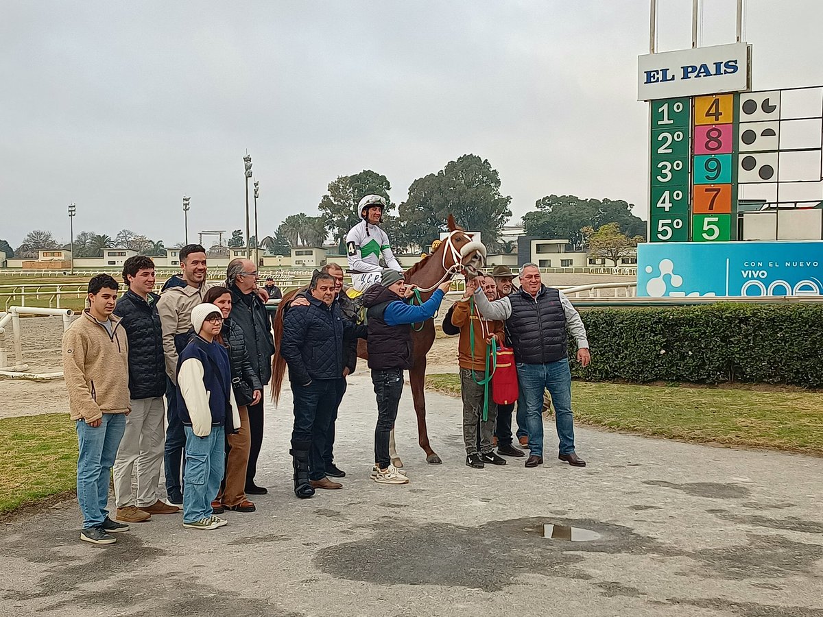 Don Vaccaro y Porteña Cat se llevaron Ensayo y Producción Nacional en Maroñas. El potrillo es cosa seria y la potranca ganó en gran forma. Tendremos una Triple Corona espectacular.