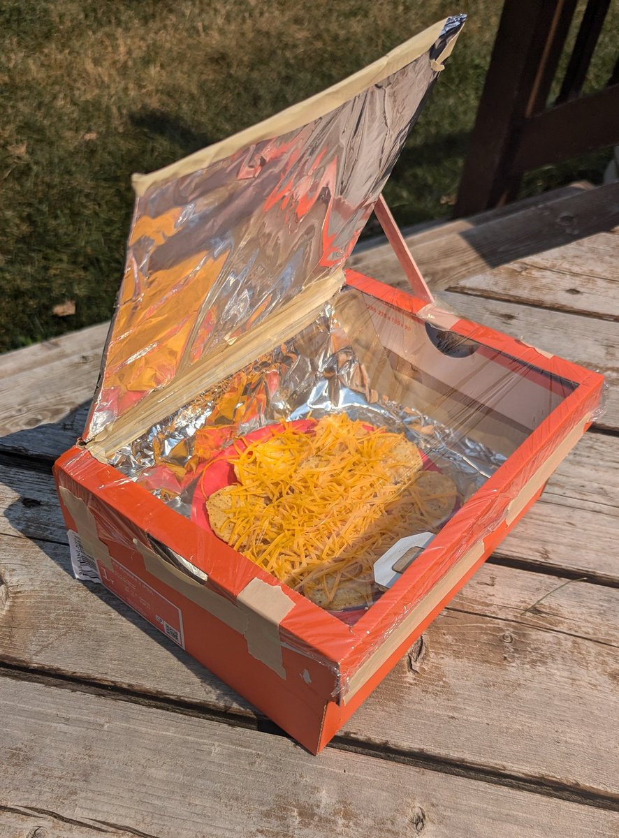 megdoesscience's tweet photo. 35°C isn't my favourite, but nachos make it almost worth it 🌞♥️

#sciencesnacks 
#scienceeducation
#outdoorlearning https://t.co/vqTp6I4M27