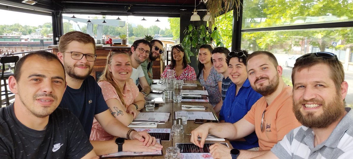 A convivial moment shared with the team over a meal on a boat! Long live science!