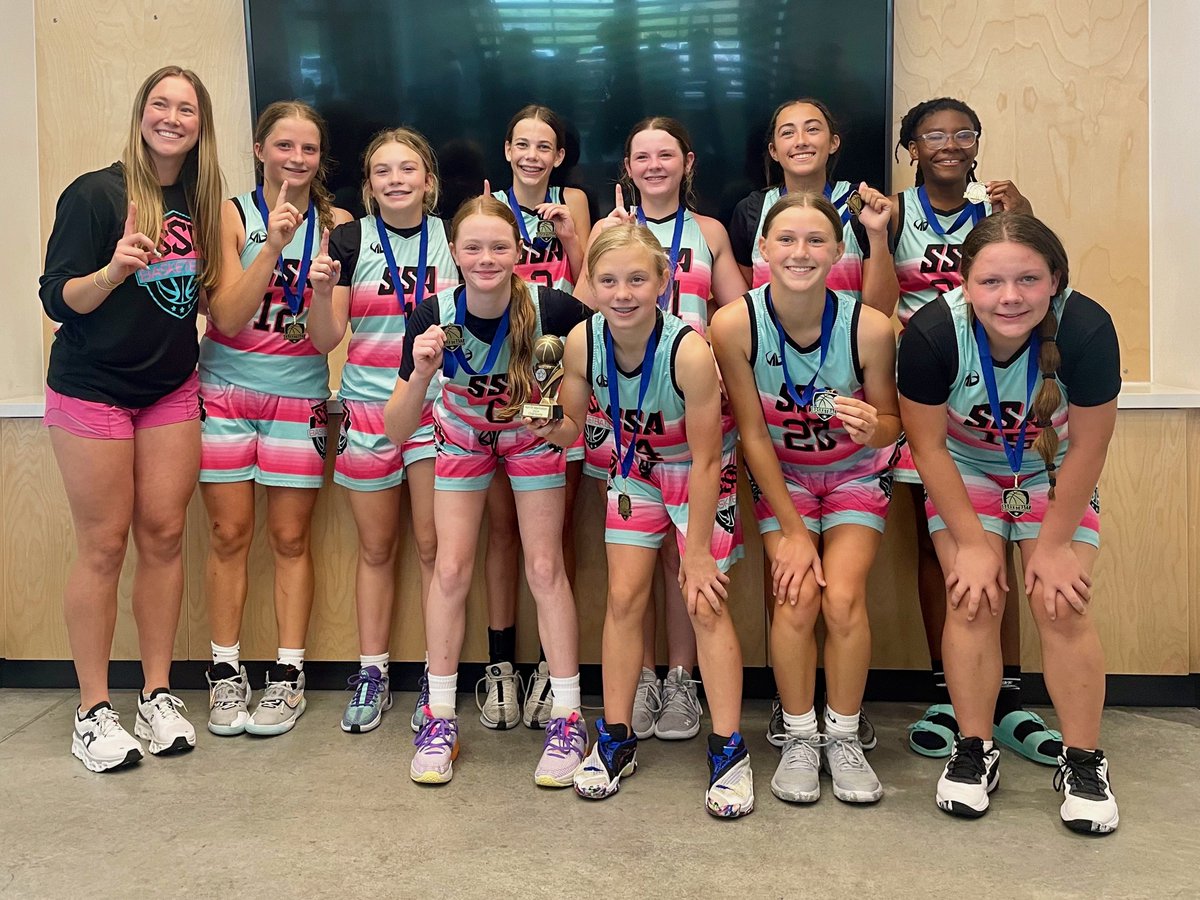 CHAMPIONS! The #13U team battled in the 7th/8th grade division this weekend at the #MAYB tournament in Manhattan! That's back-to-back championship weekends for these girls! Way to go, ladies! 🏀 🏆🥇💪#SSA #SSAgirlshoops