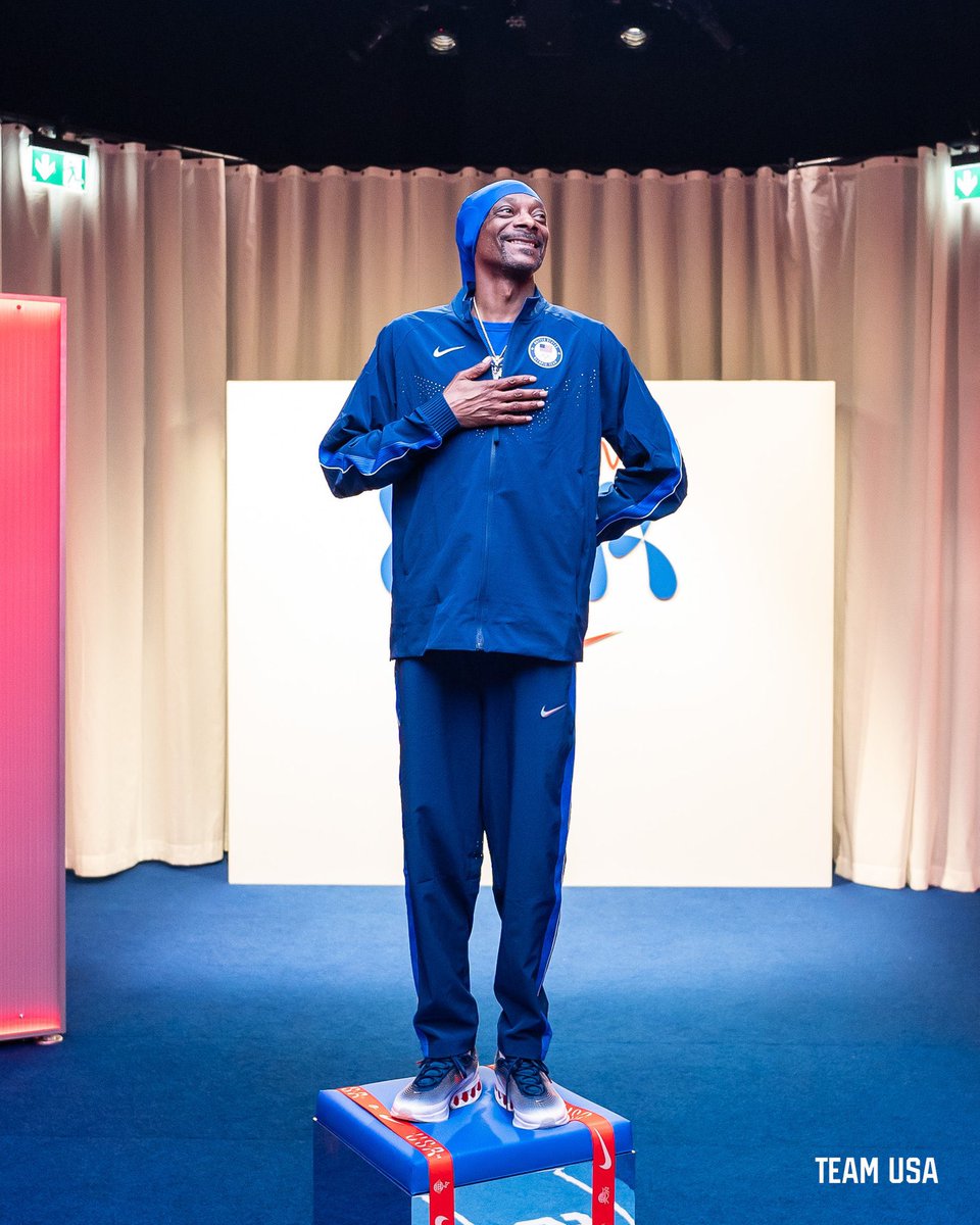 SnoopDogg's tweet image. We here!!! 🇫🇷 thanks 4 showin me tha spot @TeamUSA this was fun today 😆 @NBCOlympics