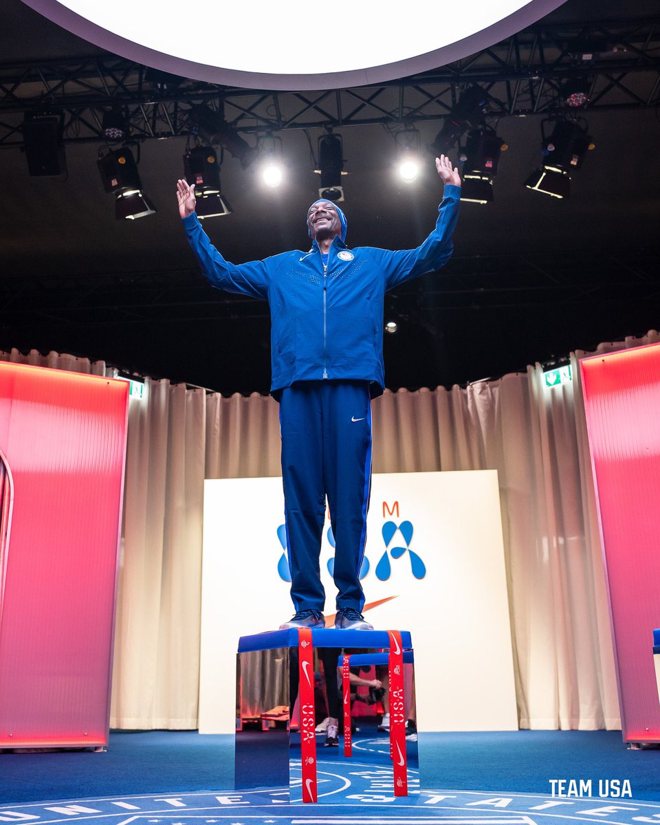 SnoopDogg's tweet image. We here!!! 🇫🇷 thanks 4 showin me tha spot @TeamUSA this was fun today 😆 @NBCOlympics