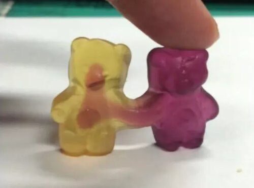 eu te amo tanto q quero te beijar até nossas almas se fundirem e nos tornarmos um só