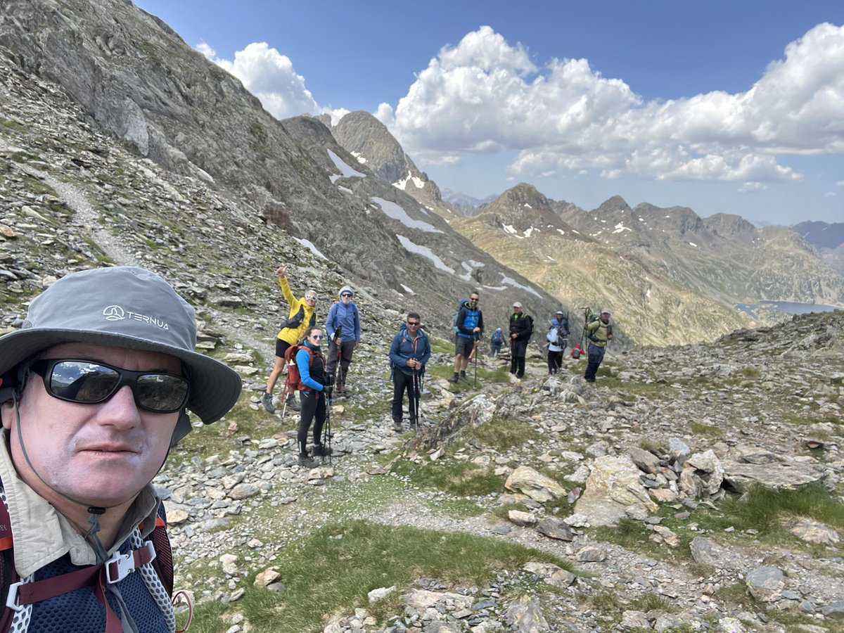 joanmorabosch's tweet photo. Ahir, el Gran Facha (3005m) des del refugi de Respomuso (19,71km +1049m -1752m) on havíem pujat des de l’aparcament de la Sarra, la tarda de divendres (7,95km +735m). Esforç i superació assolit en excel·lent companyia. #QuinPais #lagranfacha https://t.co/anj7czgOv4