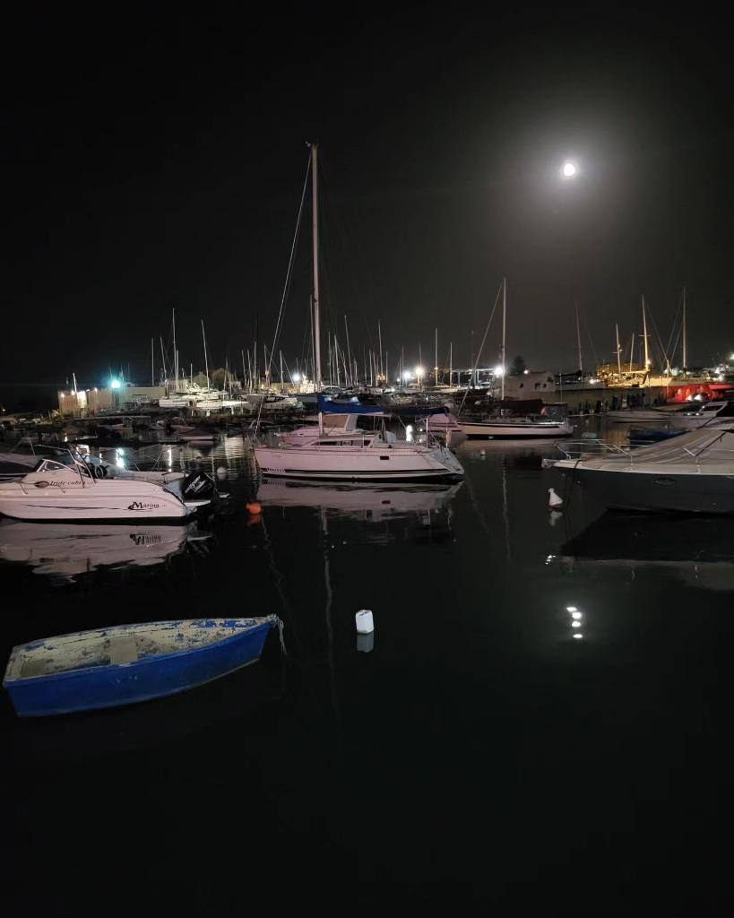MariaSender's tweet photo. Y eso es todo por hoy.
Dulces sueños.
Feliz luna llena, brujas...
#Malta #gzira #lunallena https://t.co/YU48EgJqLO