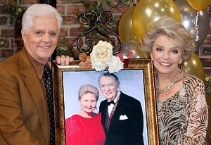 trisha_g223's tweet photo. ♥️ The heart and soul of #DaysofourLives ♥️

🌹🌹🌹🌹

And forever loved..

#Days #TomandAlice #DougandJulie #MacdonaldCarey #FrancesReid #BillandSusanHayes #DOOL⏳ https://t.co/fDGzHfQxrP