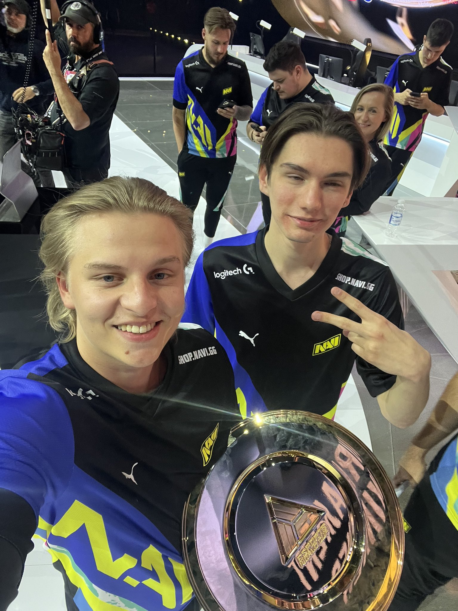 GTCmwJOW0AAO-QD?format=jpg&name=large